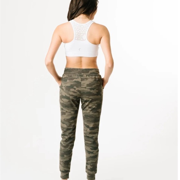 🌙 Zyia Active. Green Camo Unwind Joggers. NWOT. Fits TTS. Size XXXL - Picture 5 of 7